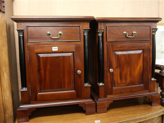 A pair of bedside cupboards H.65cm